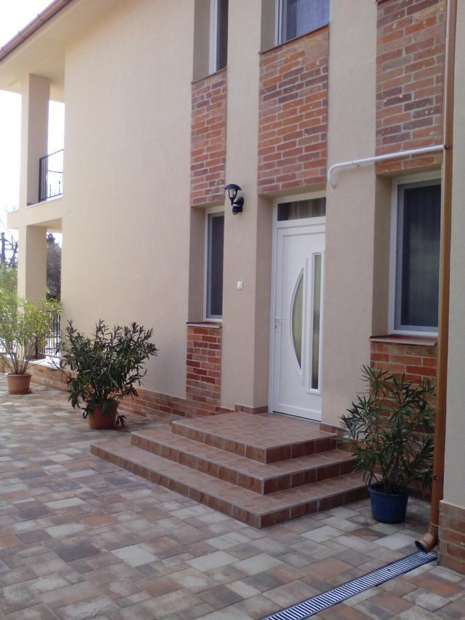 Imola Es Andrea Apartmanhaz 2 Apartment ไฮจ์ดุสโซบอสโล ภายนอก รูปภาพ